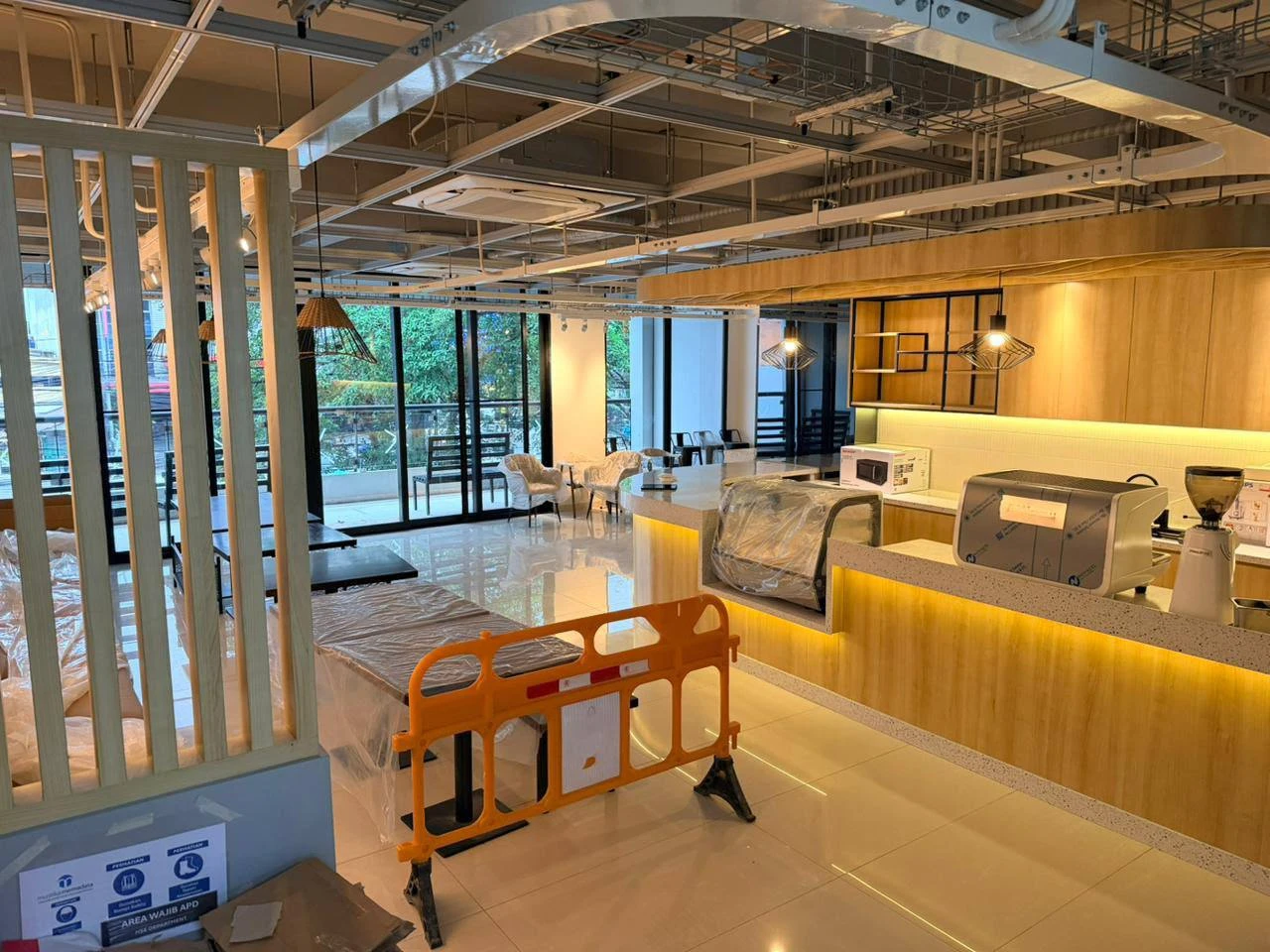 Pencahayaan cafe dan restoran dengan aksen LED