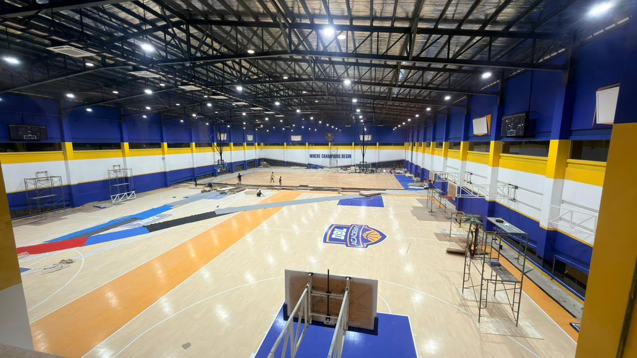 Pencahayaan arena olahraga dalam ruangan